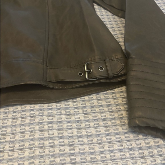 Women’s gray faux- leather jacket. Size Xl. - Picture 9 of 12